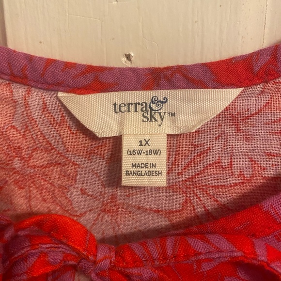 Ladies red light top - Picture 3 of 3